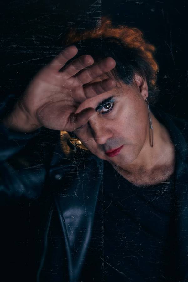 fernandos-eyes_press-12_hand-eye_photo-marisol-correa
